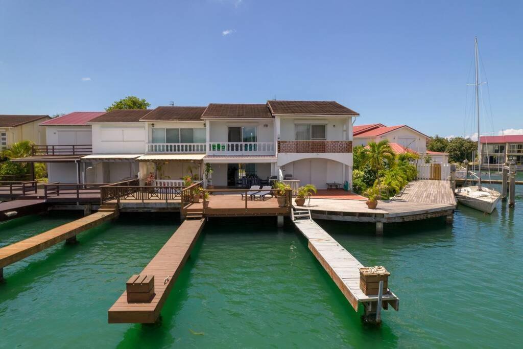 Waterfront Luxury Retreat: 2-Bed Villa Sea Life Jolly Harbour Luaran gambar