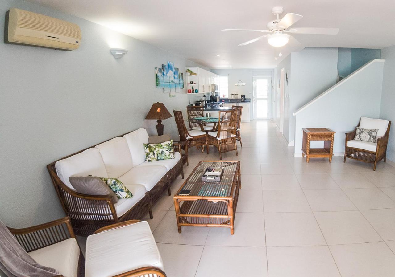 Waterfront Luxury Retreat: 2-Bed Villa Sea Life Jolly Harbour Luaran gambar